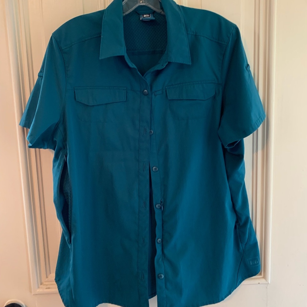 💙REI women’s short sleeved shirt size XL. Polyester. Teal
